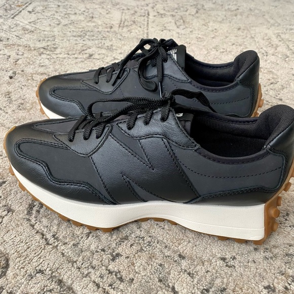 New Balance 327 Black Leather Gum Phantom Womens NEW WS327LB